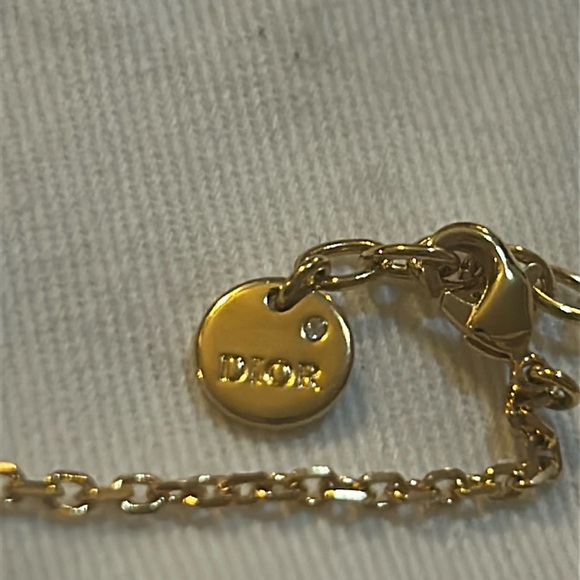 Christian Dior PETIT CD NECKLACE Gold-Finish Metal and a Black Resin Pearl - Picture 6 of 8